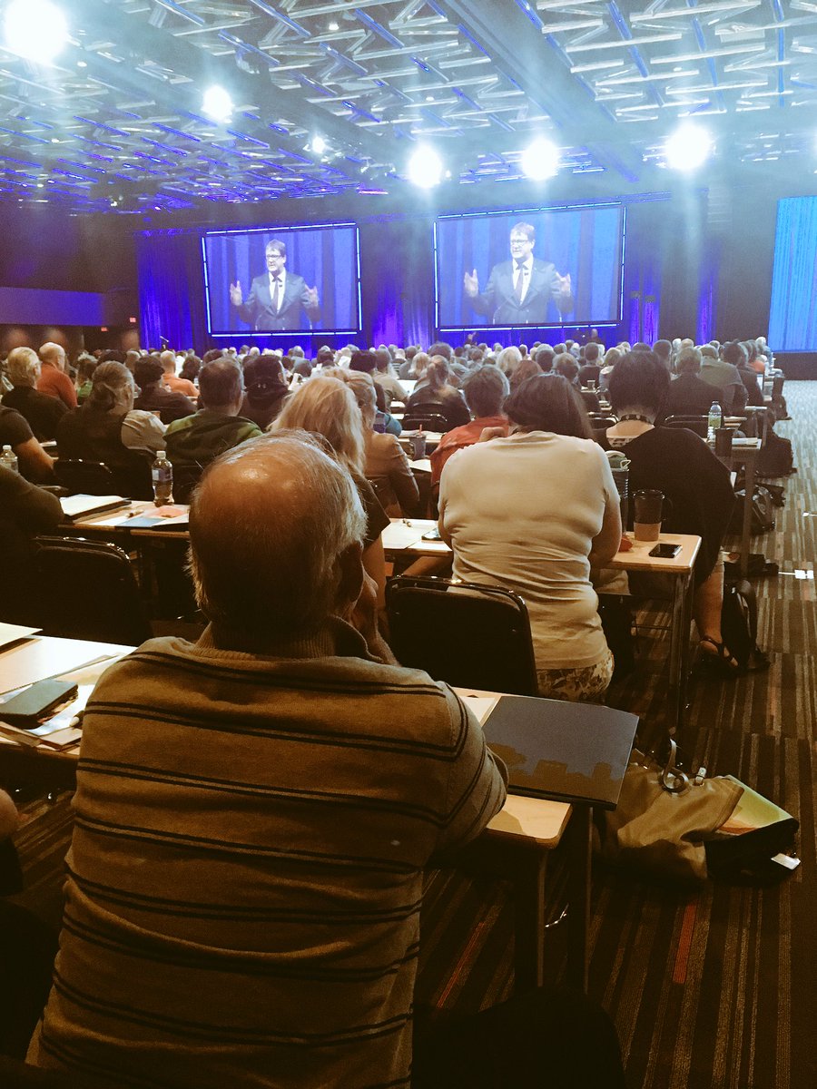 nodesrochers's tweet photo. Le président de @laCSN, @JLetourneauCSN livre son discours aux 1200+ délégué-es du 65e #congresCSN https://t.co/TFrr49JWn0