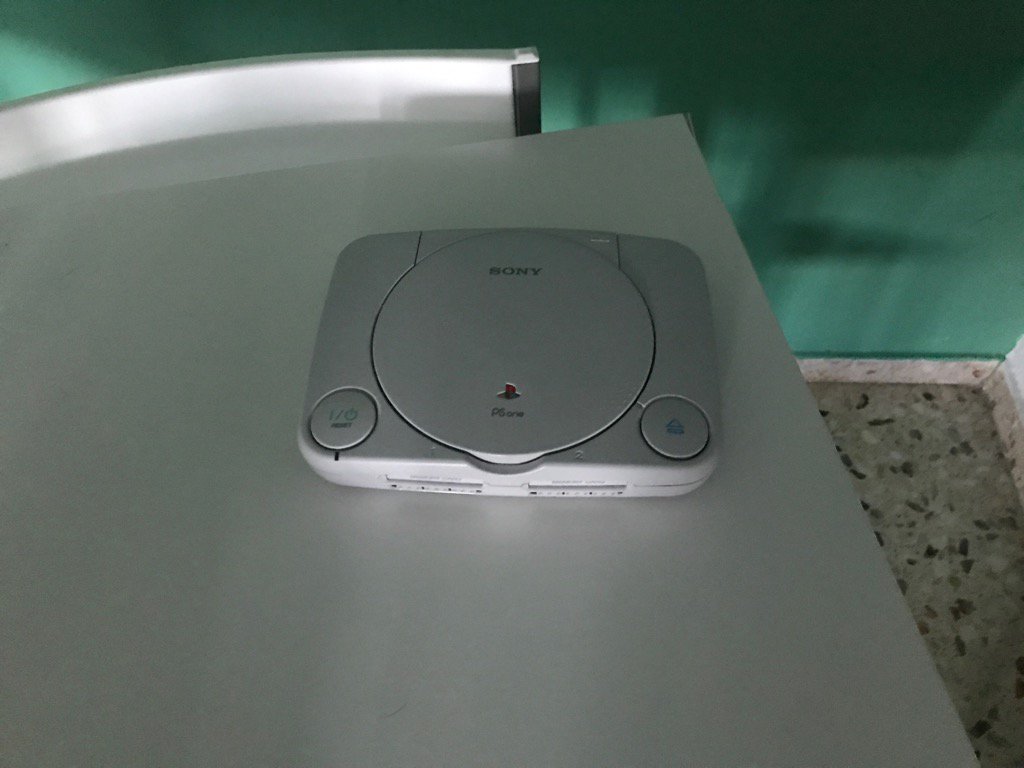 adgarez's tweet image. He comprado esta cosita por 10€. La consola más bonita jamás creada ❤️@PlayStationES