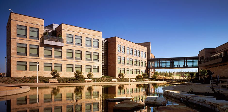 SDRegionalEDC's tweet photo. With lab space, patents &amp; VC aplenty, San Diego ranks the #4 top #biopharma cluster in the US by @GENbio. https://t.co/ldBjBHi118 https://t.co/6oSvN0P1xn