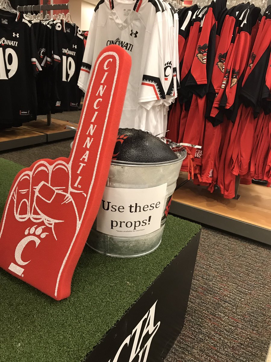 New Bearcats stop by the bookstore for a photo op on the #HotSpot! Share your selfie using #WeWearCincinnati #BBOLetsGo #UC2021