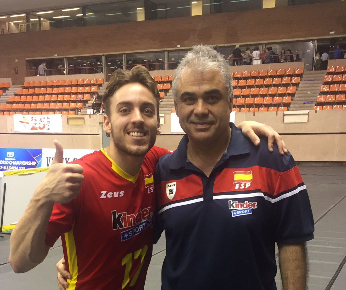 AcpdCordoba's tweet photo. El jugador Fran Ruiz y el técnico Juan Antonio Vallejo, dos cordobeses en la Liga Mundial de voleibol. Mucha suerte. https://t.co/KlDkrCoesd