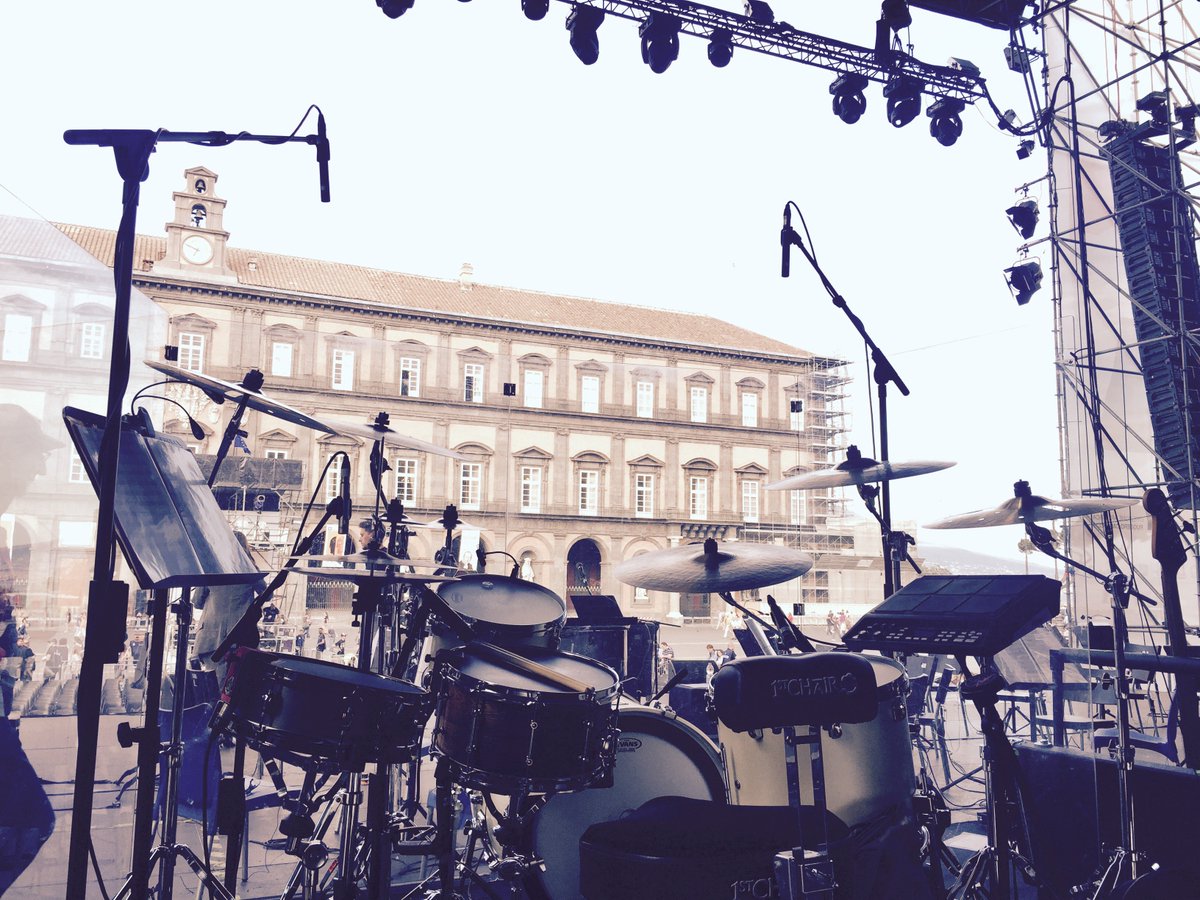 giordanocolomb's tweet photo. Tra qualche ora a #Napoli con #francobattiato in #piazzaplebiscito #live #bodesmusicgear #officialtamadrums #zildjiancompany #evansdrumheads https://t.co/pKSrPqMaAt