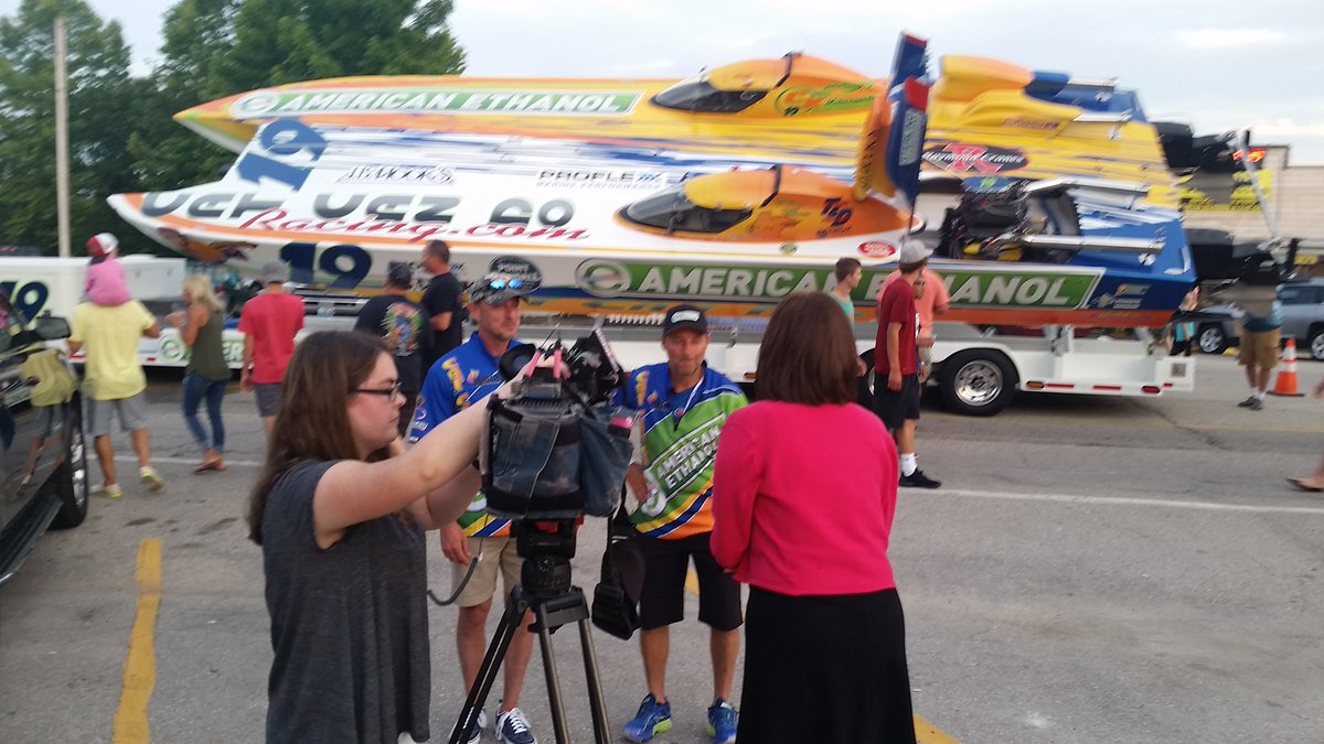 Taking some time to talk to the media. #fuelthepower #ONEFASTKITTY <a href="/LakeRaceLOZ/">Lake Race</a> #CATCANDO #Ethanol 🔥 🔥 🔥 #purr #corn <a href="/GetEthanol/">getethanol</a>