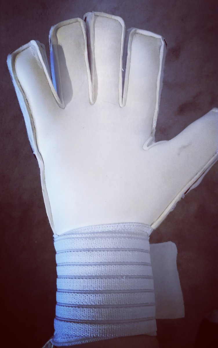 GkTemplar's tweet photo. The New Templar Hypergrip V2
Our newest model, this amazing top level glove is available at the grassroot price of £24.99
#TemplarRevolution https://t.co/kUldpPXjeU