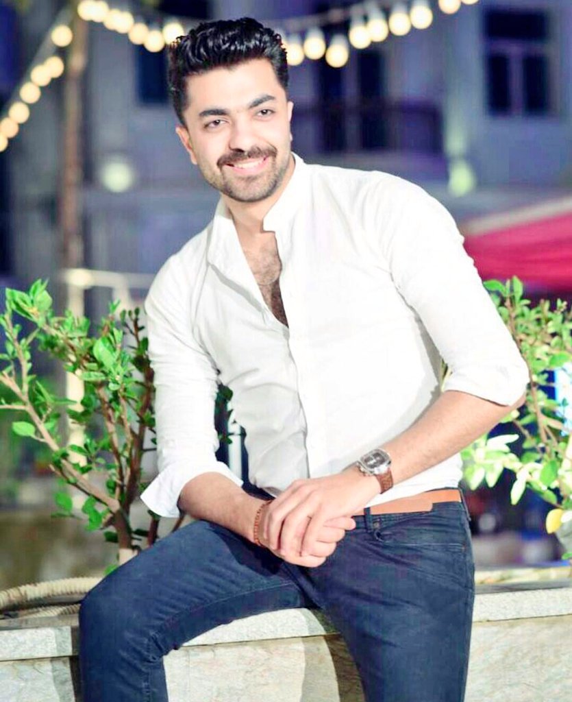 StaracAcademy's tweet photo. اطلالة للنجم المصري #محمد_عباس  
#StaracArabia #MohammadAbbas  
@MayAbbas2 @MohamedAbbas https://t.co/2x3F9PgjS0