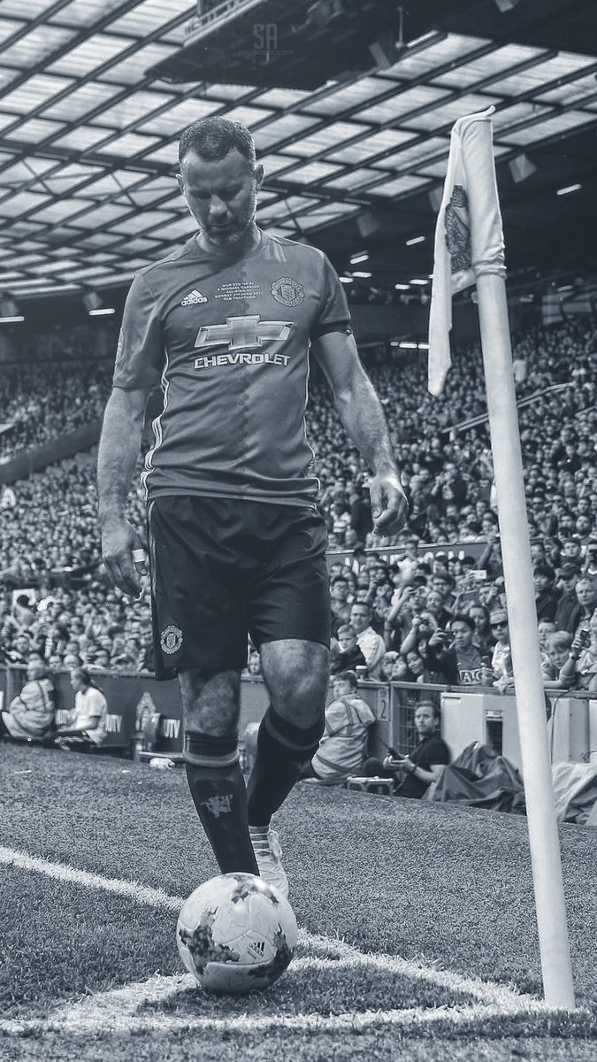 SA_Editors's tweet photo. #wallpaper #LEGEND #Giggs https://t.co/YIQYeujC5l