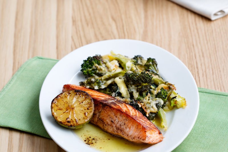 DietDoctor's tweet image. Broiled salmon with broccoli and cheese dietdoctor.com/recipes/broile…