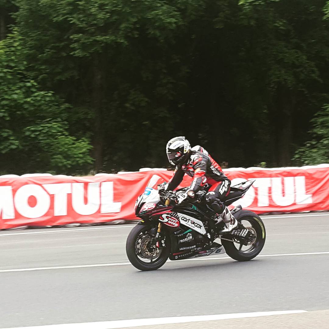 gemgembo's tweet photo. The winner Michael Dunlop #isleofmanTT #iomtt #lovett #roadracing #phoTTo #iomtt2017 https://t.co/zdPEHg9v52