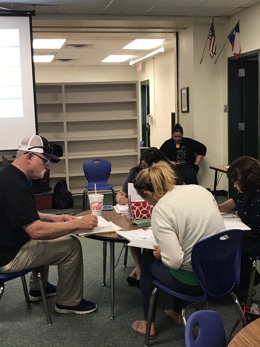 JntPttrsn's tweet photo. Hays CISD elementary teachers learning about Thinking Maps!! https://t.co/9I2bgkUqL6