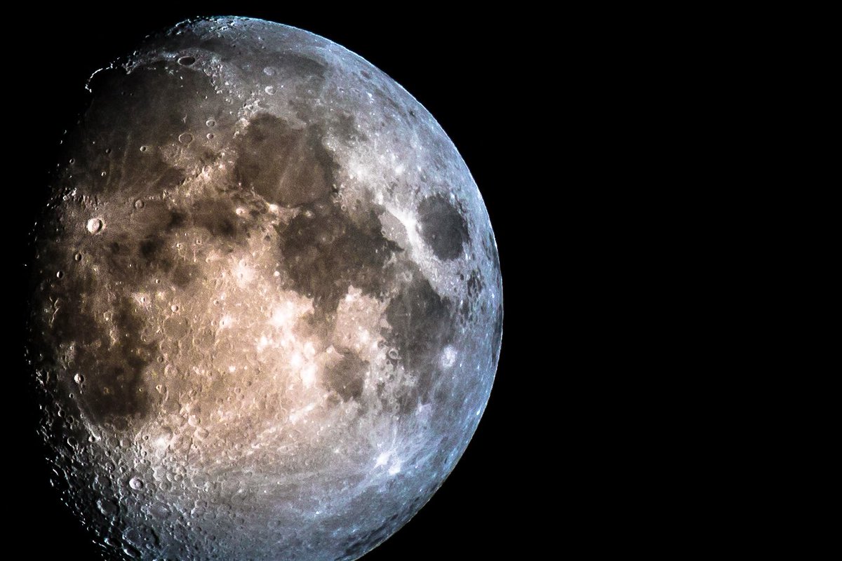 To the #Moon &amp; back... #trrvel #space #flying #lookup #explore #astrology #moonlight #Satellite