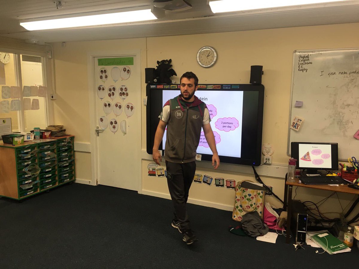 WidnesRL's tweet photo. Vikings Community Coaches @DanielNewall &amp; @jamesowen_22 delivering a @GameChangerWV 'Eat Like A Pro' session at St Augustines in Runcorn. https://t.co/yFvG7vpolH