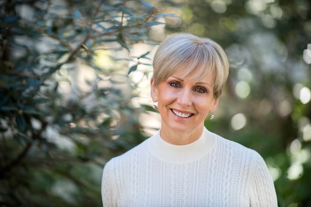 ChildHealthFnd's tweet photo. Meet CHF board member + award-winning journalist @SusanLisovicz! She is also a professor @Cronkite_ASU. https://t.co/1O7Lu9vf9m https://t.co/ZmrIlvyEkB