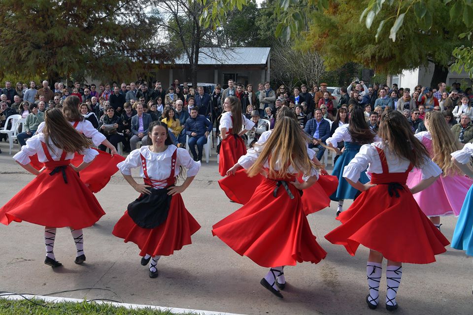 GobiernoER's tweet photo. El gobernador @Bordet participó ayer de los actos por el 130º aniversario de Aldea Santa María, en dpto. Paraná. https://t.co/gieLAreSML https://t.co/psgJEN4oTE