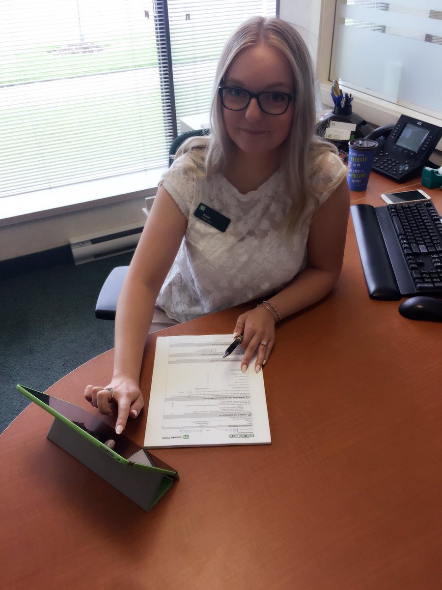 #DigitalWOR Kasia is getting ready for her next appointment while finding ways to help her customer get digital!@C_Nicolc4 <a href="/Latonia85/">Latonia Kacy 🚬 🐻</a>