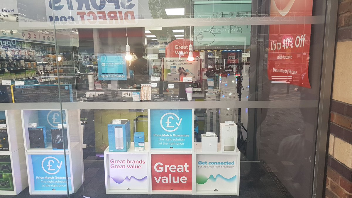 Maplin_LVC's tweet photo. Come out to check the amazing #Amazon Echo on display in which controls our #PhilipsHue light display! #HeyAlexa https://t.co/EQPFmvJzxC