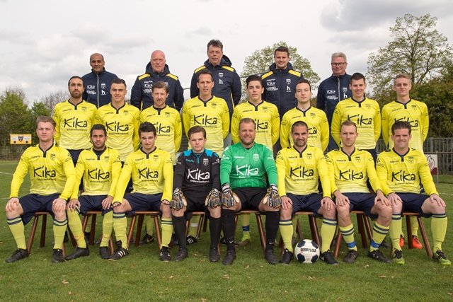 MULO_voetbal's tweet photo. MULO promoveert naar de 3e klasse!! Gefeliciteerd mannen!! https://t.co/1FMSOfVK4l
