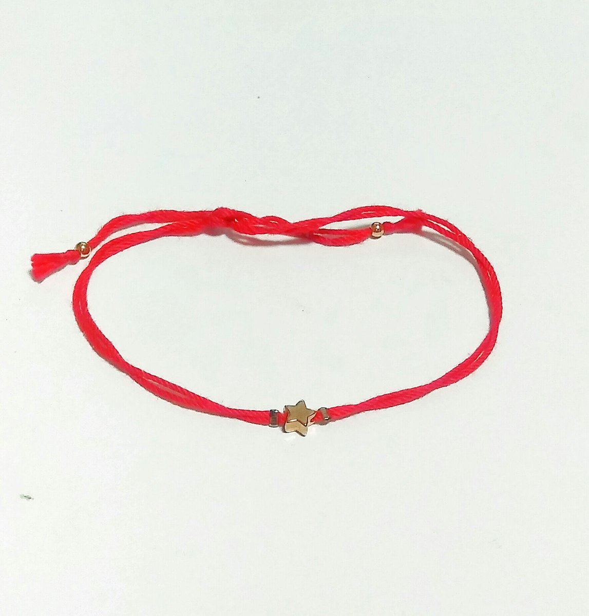 ruu_48's tweet image. 仕事の都合上、手にも足にも常時はつけられないので、つけられる時間の時だけですが…(´・д・｀)
なのでミサンガというよりブレスレット😅
聖の無事を祈って一ツ星⭐

#REDLINEproject
#teamINKTの絆