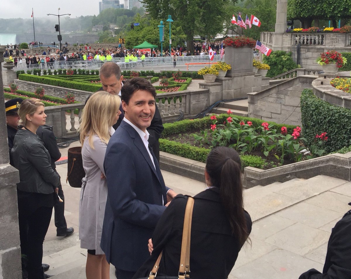 chrisgiles87's tweet photo. .@JustinTrudeau in the house @NiagaraParks for this morning's live taping of @LiveKellyRyan! https://t.co/SuxnM1geNc