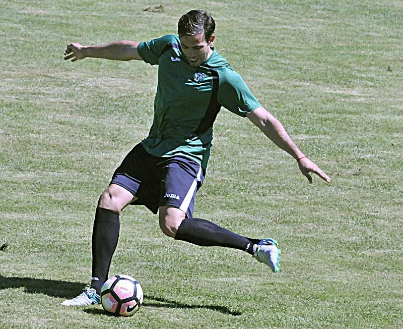 Temucooficial's tweet photo. Hijo del talento Marcelo Fracchia incorporado a Club Deportes Temuco https://t.co/HD4xyLJIoa https://t.co/yQ33LT56Mu