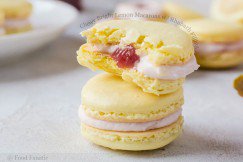Chewy Bright Lemon Macarons with Rhubarb Filling dlvr.it/PJw3mb
