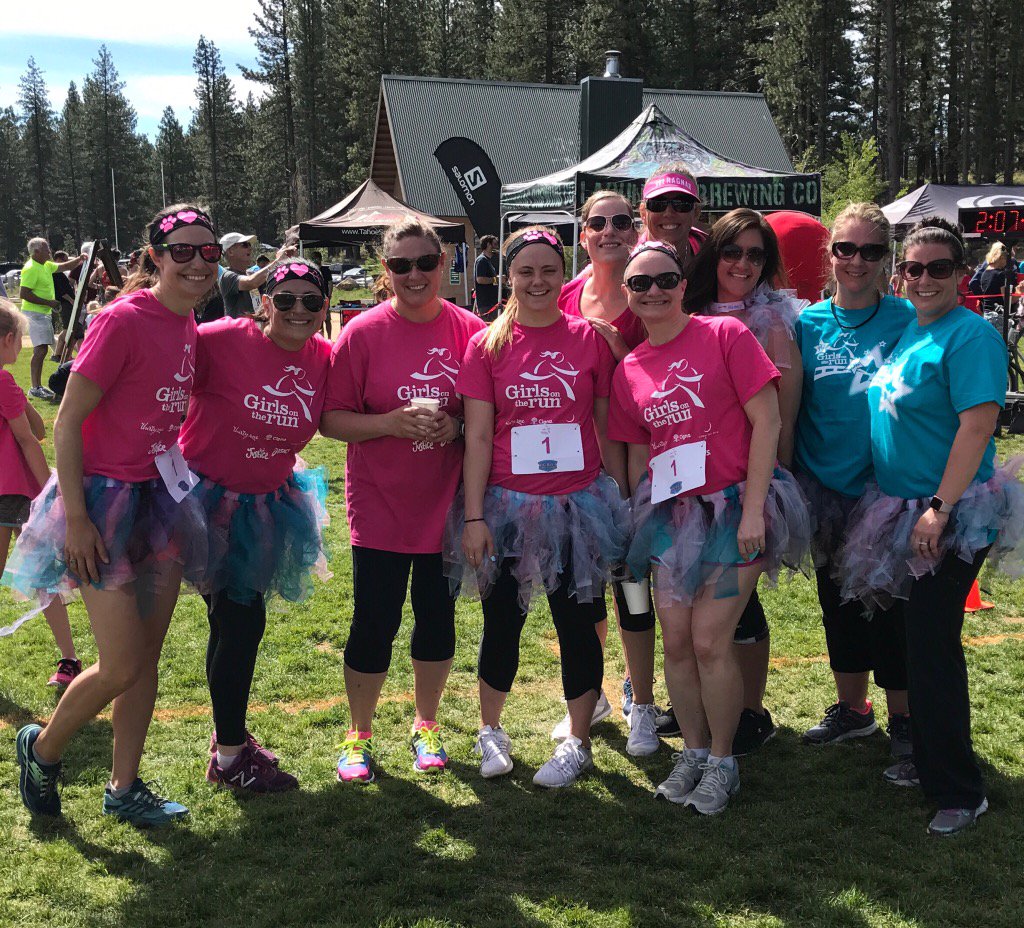 AZWLDKT's tweet photo. Big shoutout to the Kate Smith teachers who volunteered as running buddies this weekend! @GOTRSierras #teacherlife https://t.co/odN29jmWA4