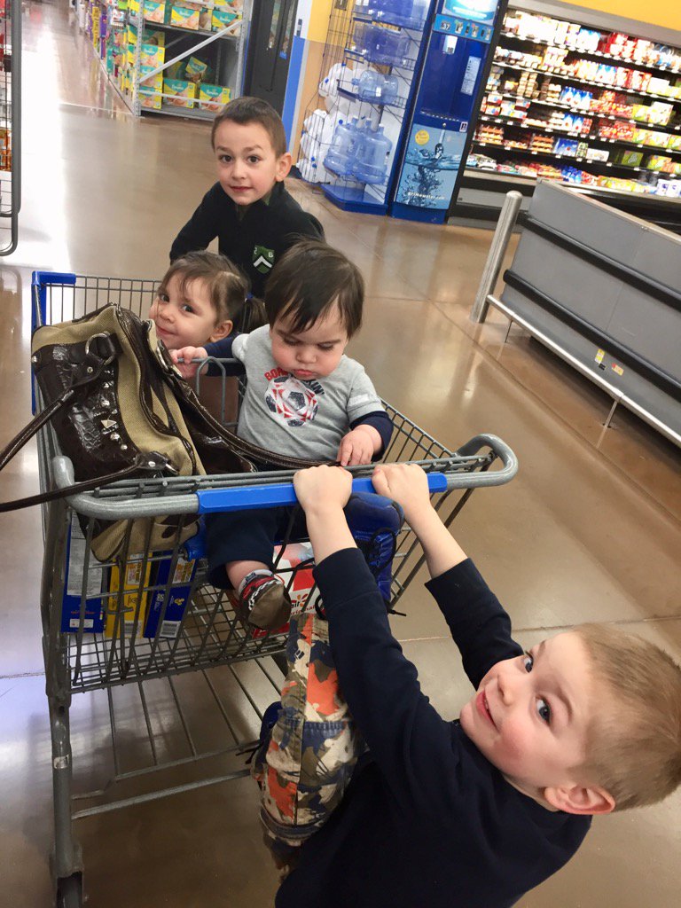 paletteofsix's tweet photo. A simple shopping trip... #momlife #largefamily #makingitwork #mamatomany #neveradullmoment https://t.co/2C9SqHT6T3