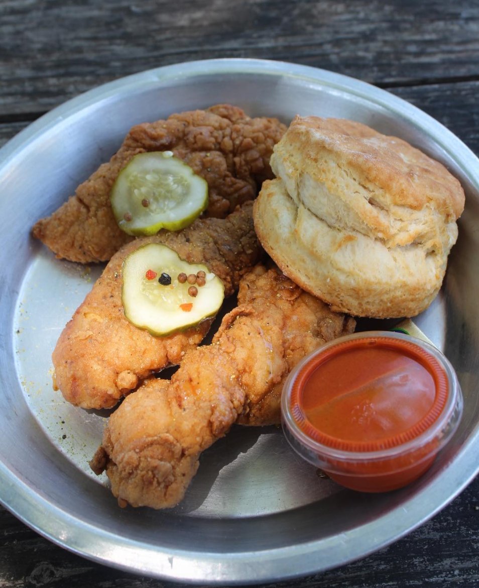 CS_TF's tweet image. Don't let Monday get you down! Let our tasty chicken fingers pick you back up! #winnerwinnerchickendinner

📸: IG: gooodgrub
