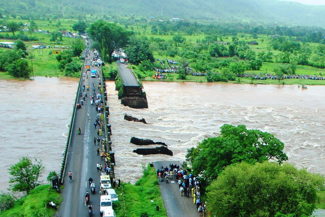 Dev_Fadnavis's tweet photo. Savitri river bridge constructed in record 165days.This is what we mean when we say speedy &amp; good governance.Salute to engineers &amp;officials! https://t.co/sirm4rDIKe