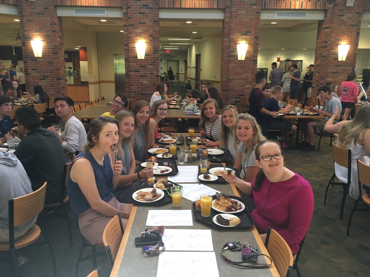 drridlehoover's tweet photo. An @moundsviewhigh tradition, the annual Senior Breakfast. #mvhslearning https://t.co/LdgNWTBmWn
