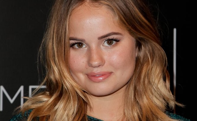 twistmag's tweet photo. .@DebbyRyan's rainbow nail art is seriously goals. Check it out >> https://t.co/pnk6OegdQf https://t.co/26NHvUQPZv