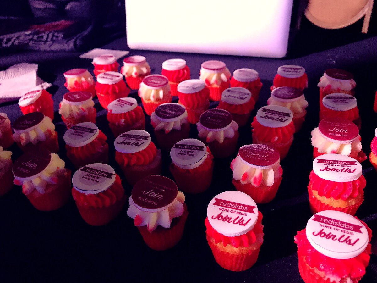 MayaShavin's tweet photo. @RedisLabs #cupcakes are the best. Too #cute to resist. #geektime #codeelevation https://t.co/8SO2IWtSB2