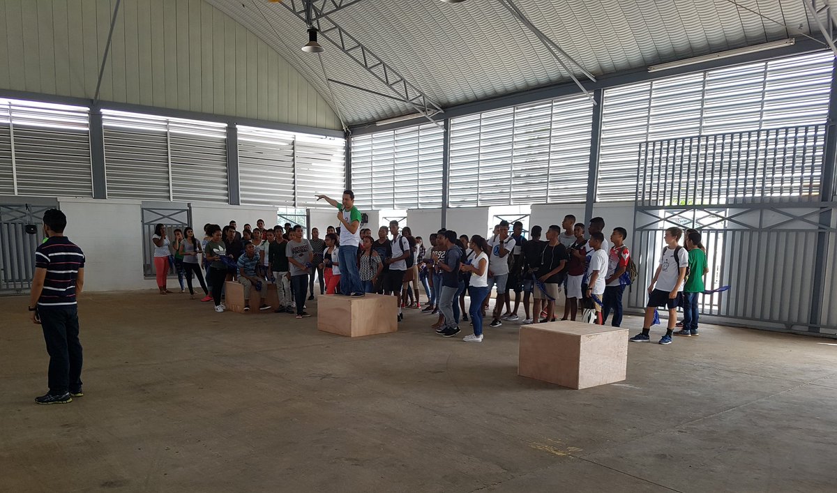 RumboAlMundialP's tweet photo. Las actividades recreativas son parte de los talleres vacacionales de @FUNDADER  nuestros jugadores comparten con otros jóvenes. https://t.co/laBZH6m3bK