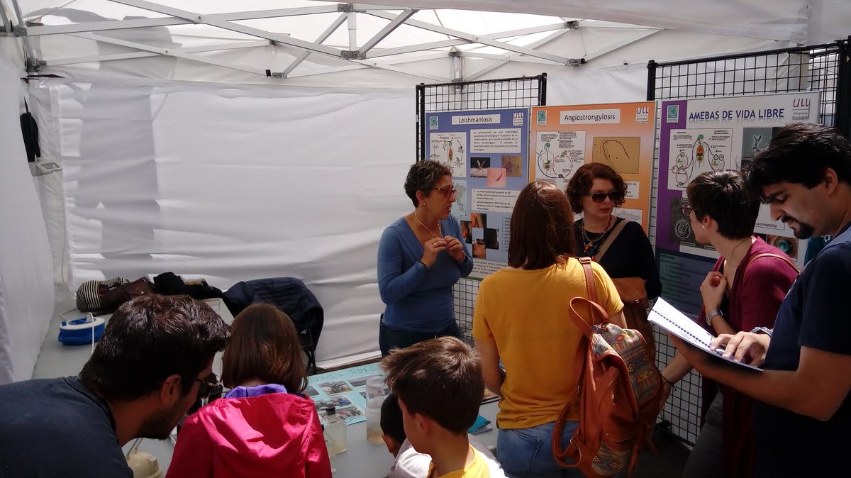 ULL's tweet photo. Los jóvenes investigadores tomaron la calle en su sexta feria de divulgación científica: https://t.co/Hd3HbSNrAM #ULL #LaLaguna #ciencia https://t.co/UNkIT4lXzB