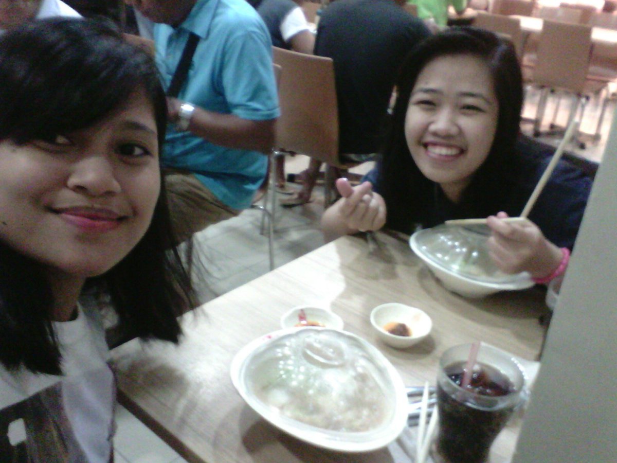 Apriyaaal's tweet photo. #UPGala and #RedleyYuHunting w/ this byutipul girl (saveeeh sa byutipul???) @yoon_ynn https://t.co/Str3pSFet8