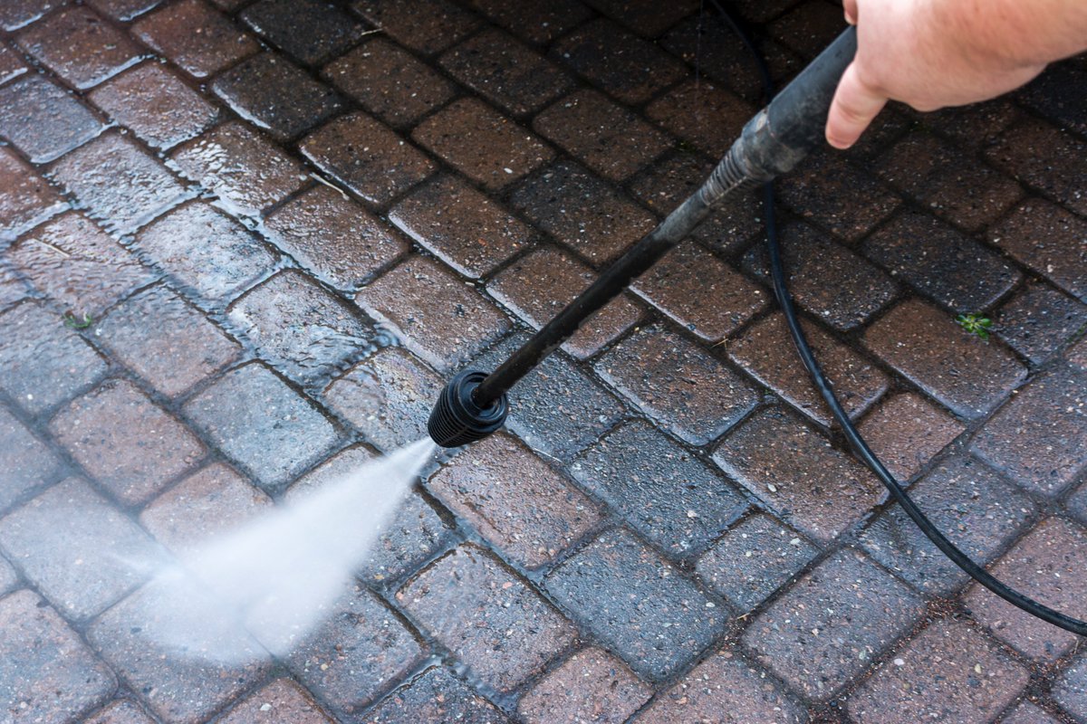 PIRTEKUSA's tweet photo. PIRTEK Fluid Power gloves keep those working w/ pressure washing safe from #fluidinjectioninjuries @HexArmor. https://t.co/khchQx31FC https://t.co/SbukwyJiul