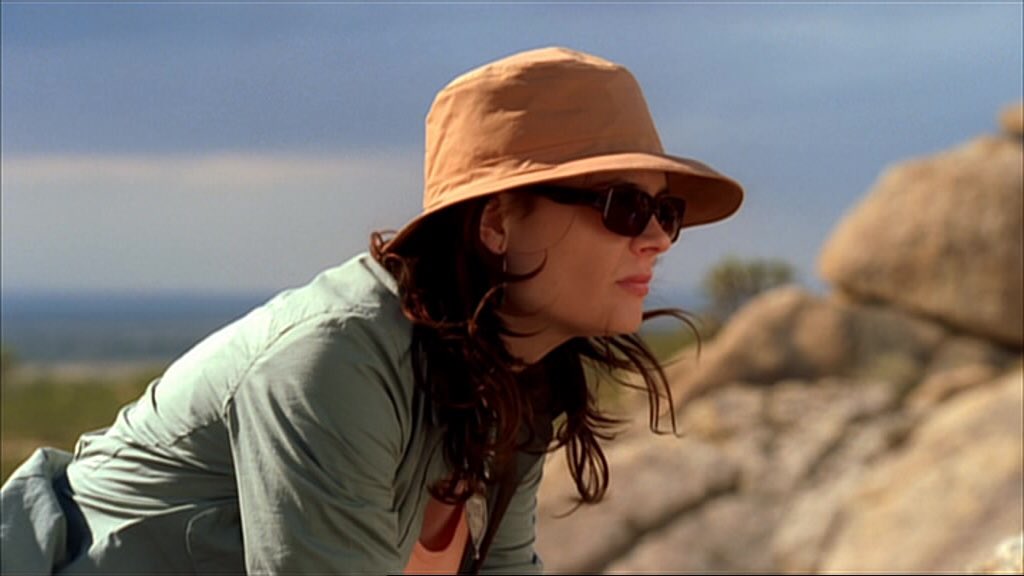 bonescaps's tweet photo. Temperance Brennan in 1x17 https://t.co/GjxfXAuKeU