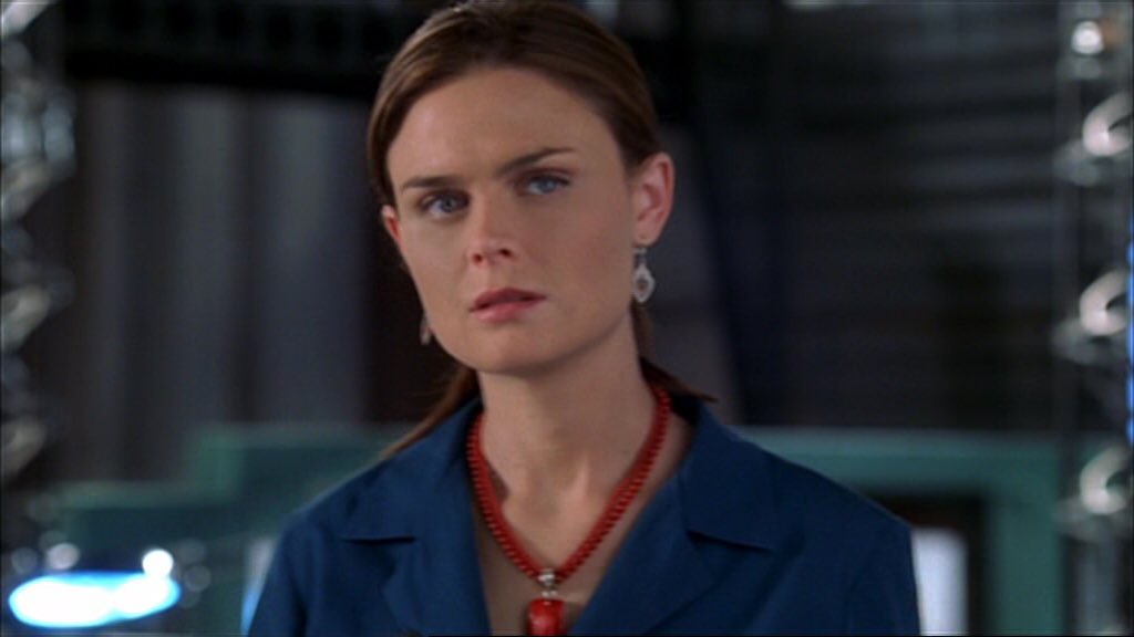 bonescaps's tweet photo. Temperance Brennan in 1x17 https://t.co/GjxfXAuKeU