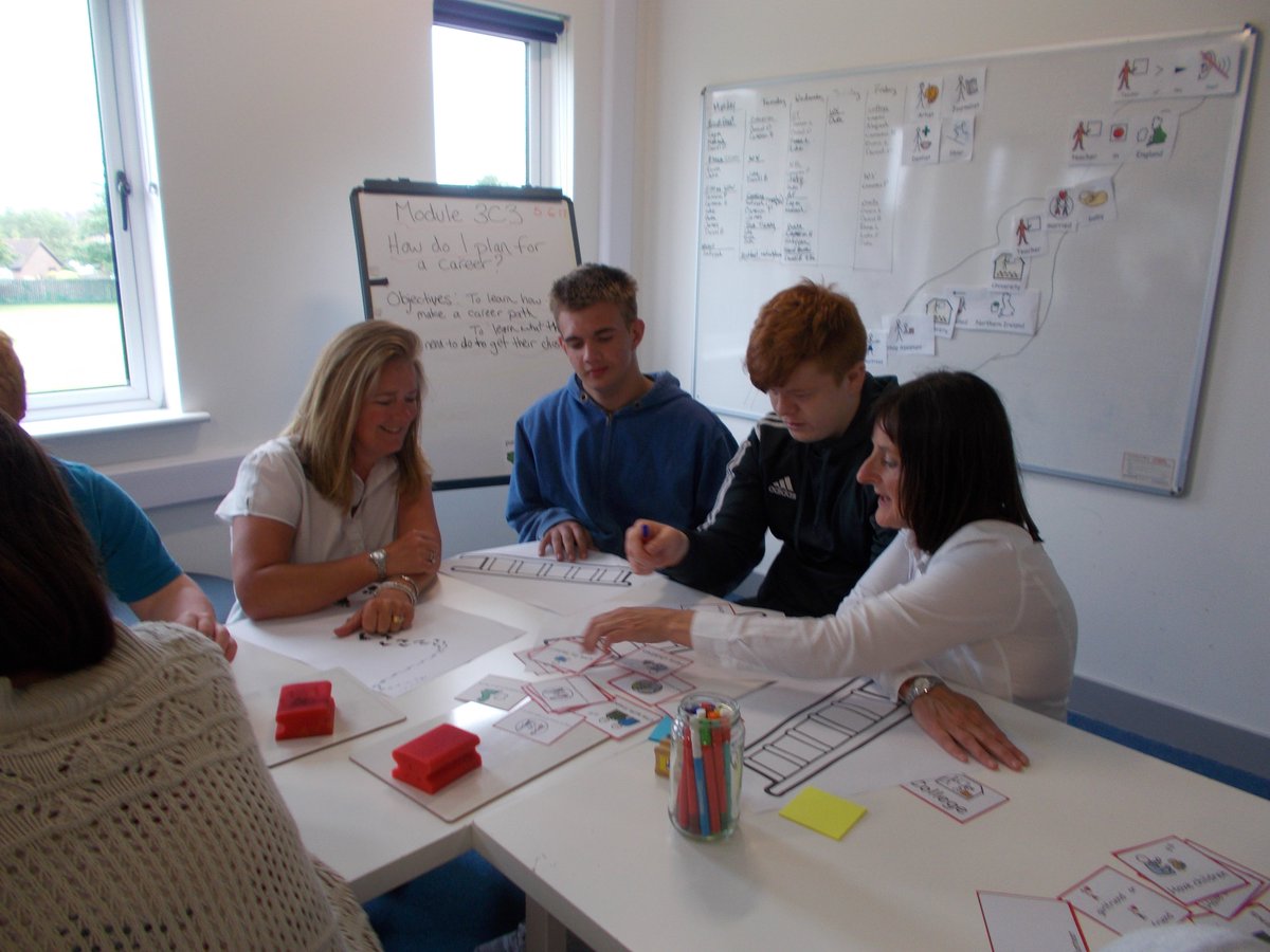 pathwaytoemploy's tweet photo. Visitors from 7 different schools seeing first hand the Careers at Every Level modules in action https://t.co/3SsQM59nDW