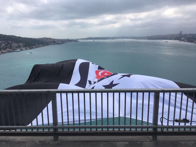 15 Temmuz Şehitler Köprüsü'ne ne de yakıştı beeeeee.....#Beşiktaş #ŞampiyONBEŞiktaş