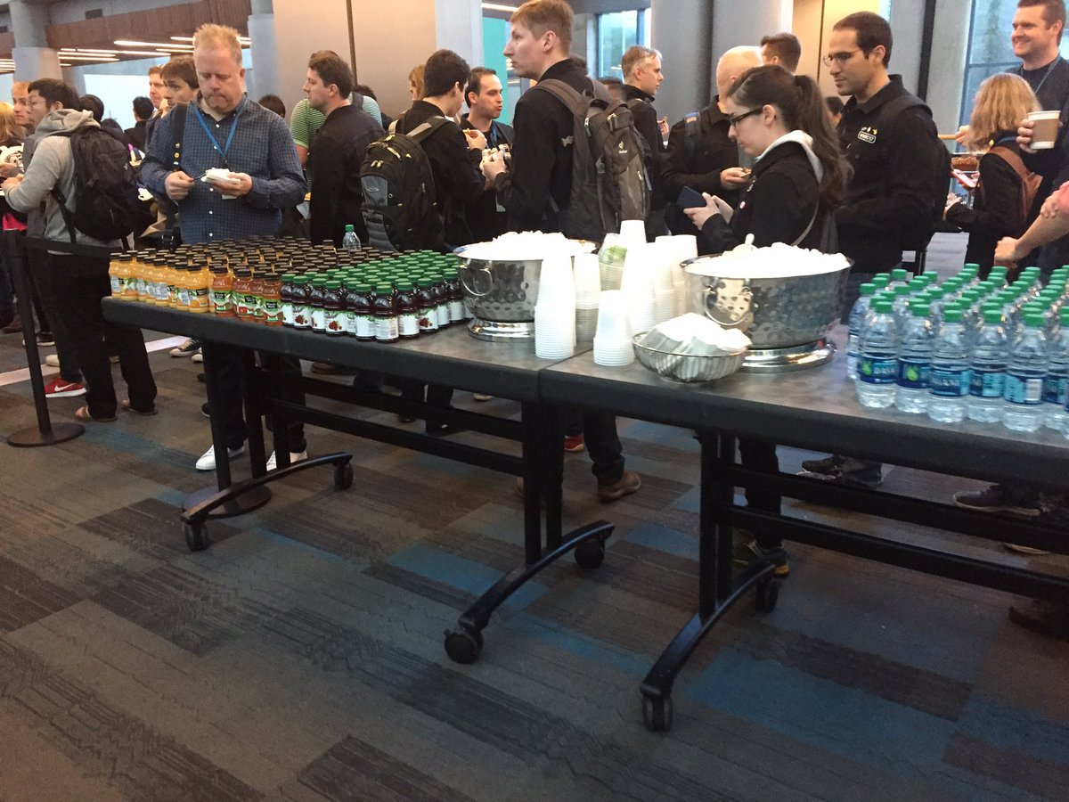 iakta's tweet photo. #WWDC17 no Odwalla no party :) https://t.co/CjPWB8xca5