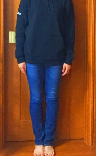 藤子 ふくらはぎは部活で筋肉ついてるから ある程度は細いんだけど 太ももがまだぶよぶよ でも 逆にデニムのスキニーだと 引き締まるから細く見える 笑 ワイドパンツとか履くよりも 体型が見えた方がやる気出るし これ履けるようになりたい