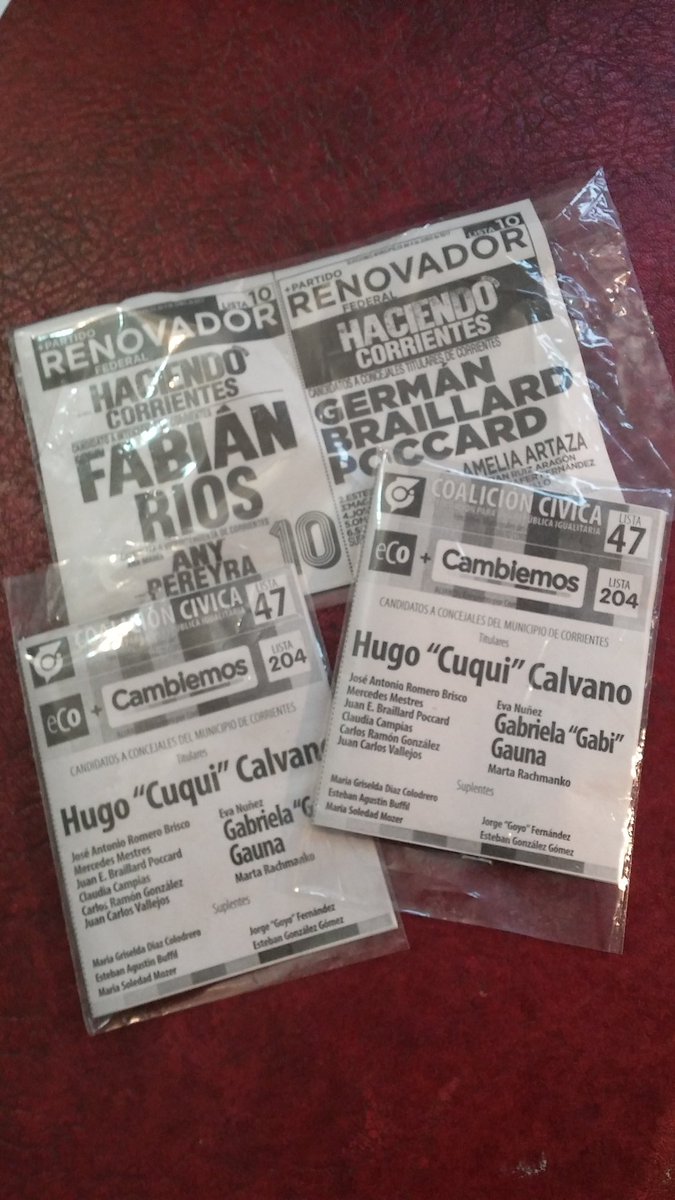 Casarrubia's tweet photo. Hoy, #5J en el pasillo de mi estudio...mas todavia.
Deberiamos cuidar medio ambiente. 
Papel + plastico?
Contradictorio
Vamos x la BUE https://t.co/QroMIdM5Vh