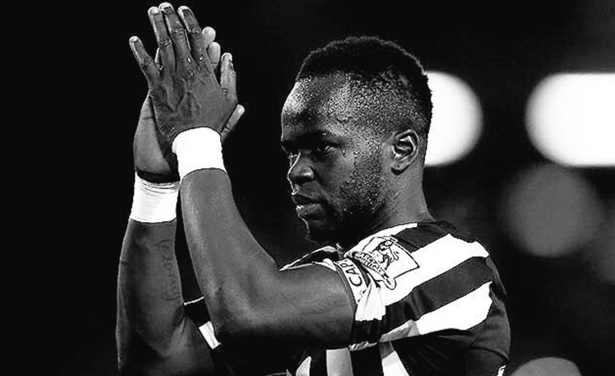 _BeFootball's tweet photo. Cheick Tioté est décédé aujourd'hui des suites d'une cris cardiaque lors d'un entraînement. Nos pensées vont à sa famille et à ses proches. https://t.co/XGjDcpR0lA