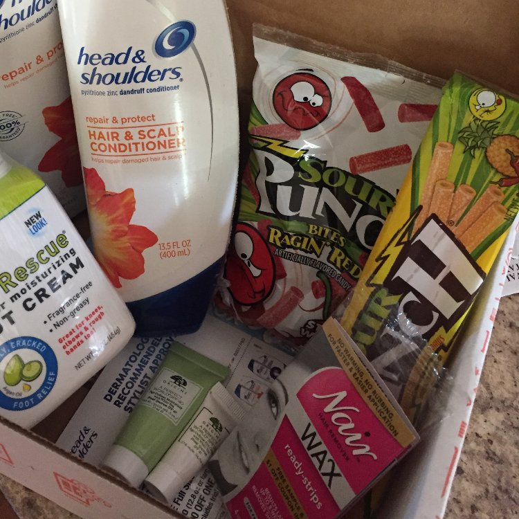 MusiciansUnited's tweet photo. Love my complimentary voxbox from @Influenster which included two packs of @SourPunchCandy that my hockey team enjoyed. #PunchUp #Gotitfree https://t.co/KQouj0SZdV