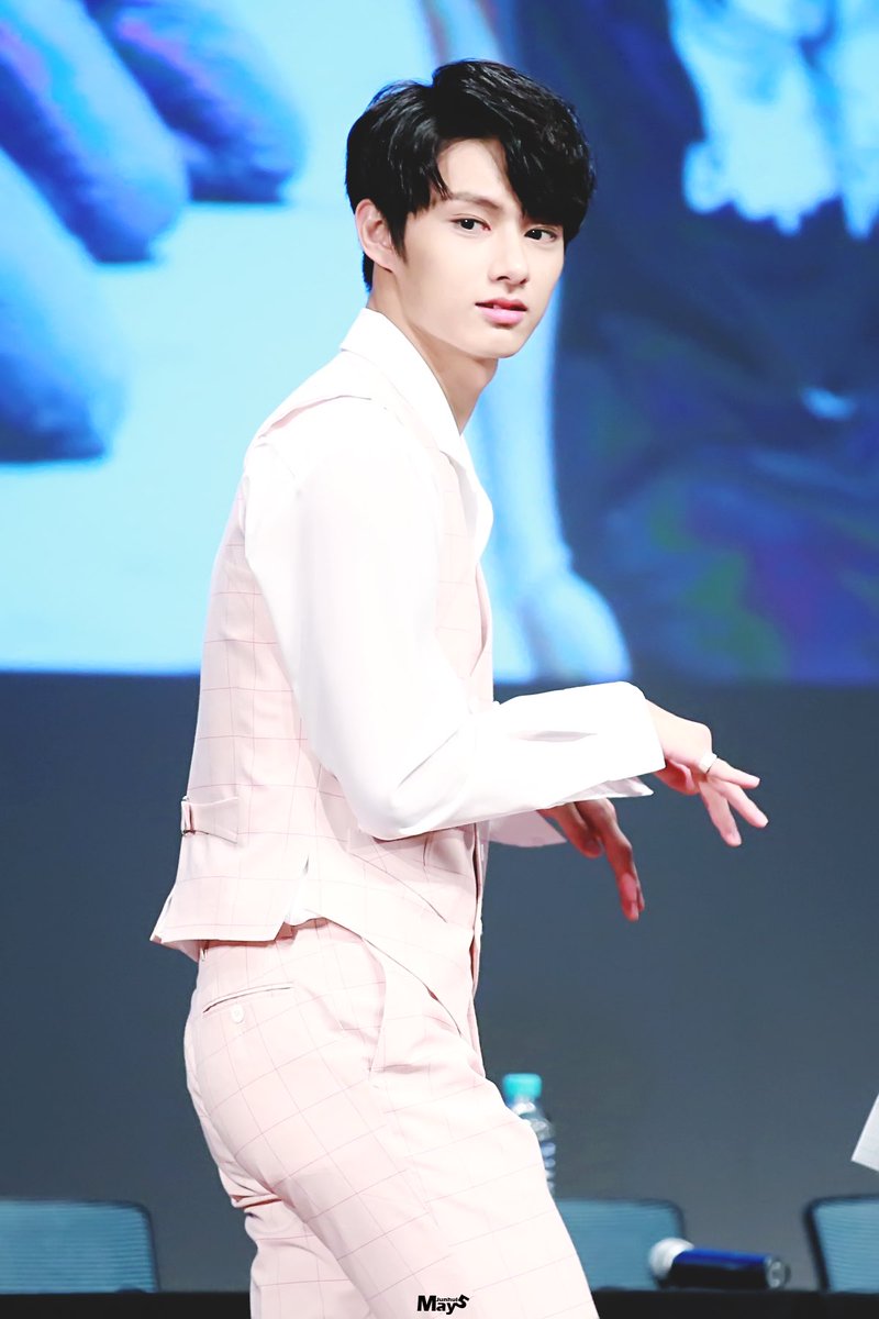 svtoutfit's tweet photo. https://t.co/SweywUAoZW