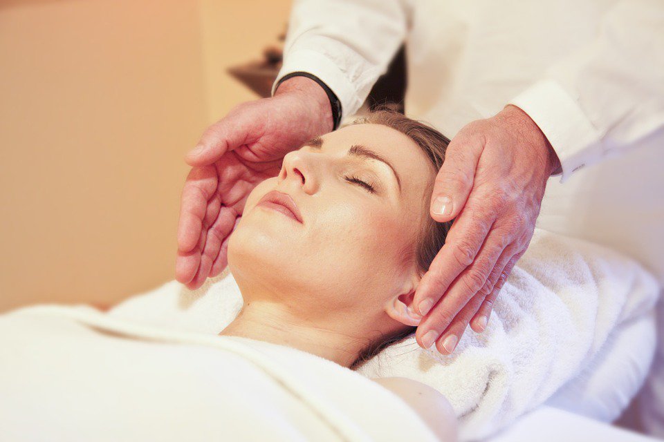 cfisiomad's tweet photo. La Comunidad de Madrid prohibirá el #reiki en los hospitales públicos. Desde @cfisiomad celebramos la noticia https://t.co/6oivPQPfaG https://t.co/hYY9SoXShf