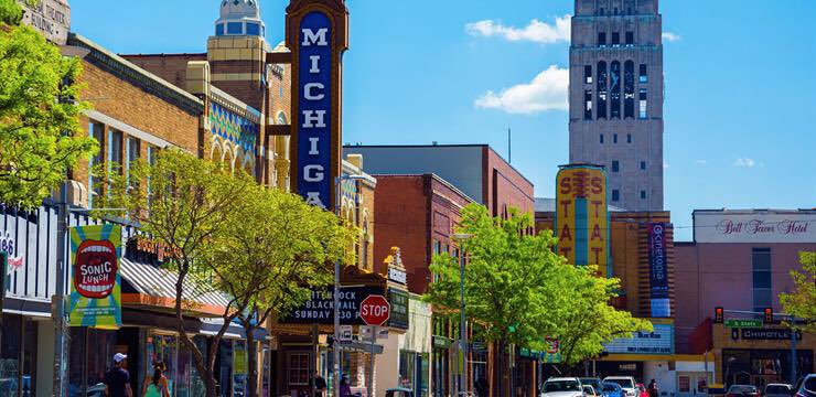 UMichSurgery's tweet photo. Only a few weeks until the start of intern year. Keep #UMInternBootcamp light this week! Enjoy #puremuchigan! https://t.co/gwHyCh6ee8 https://t.co/nzPH8yd7Z3