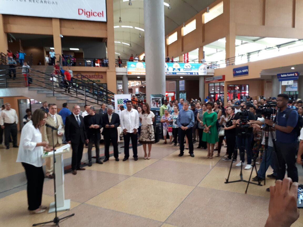 MiAmbientePma's tweet photo. Inicia Lanzamiento de iniciativa de Huella Verde para Movilidad Urbana del panameño en el marco del #DíaDelAmbiente #LaMovidaInteligente https://t.co/uOcuMIqA7I