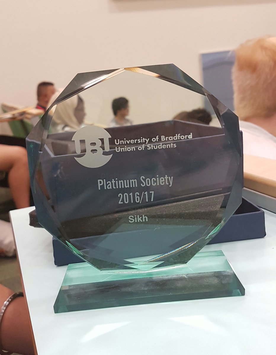 bradsikhsoc's tweet photo. With Maharaaj Jee's kirpa, our society became a Platinum Society for the year 2016/17! An improvement from last year's Gold! https://t.co/pKBbuir0ps