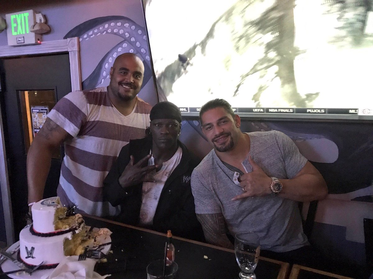JimmysSeafood's tweet image. 🎂 Belated birthday celebrations with the family. Always exciting catching up with Big Uce, @WWERomanReigns! 🤙🏾